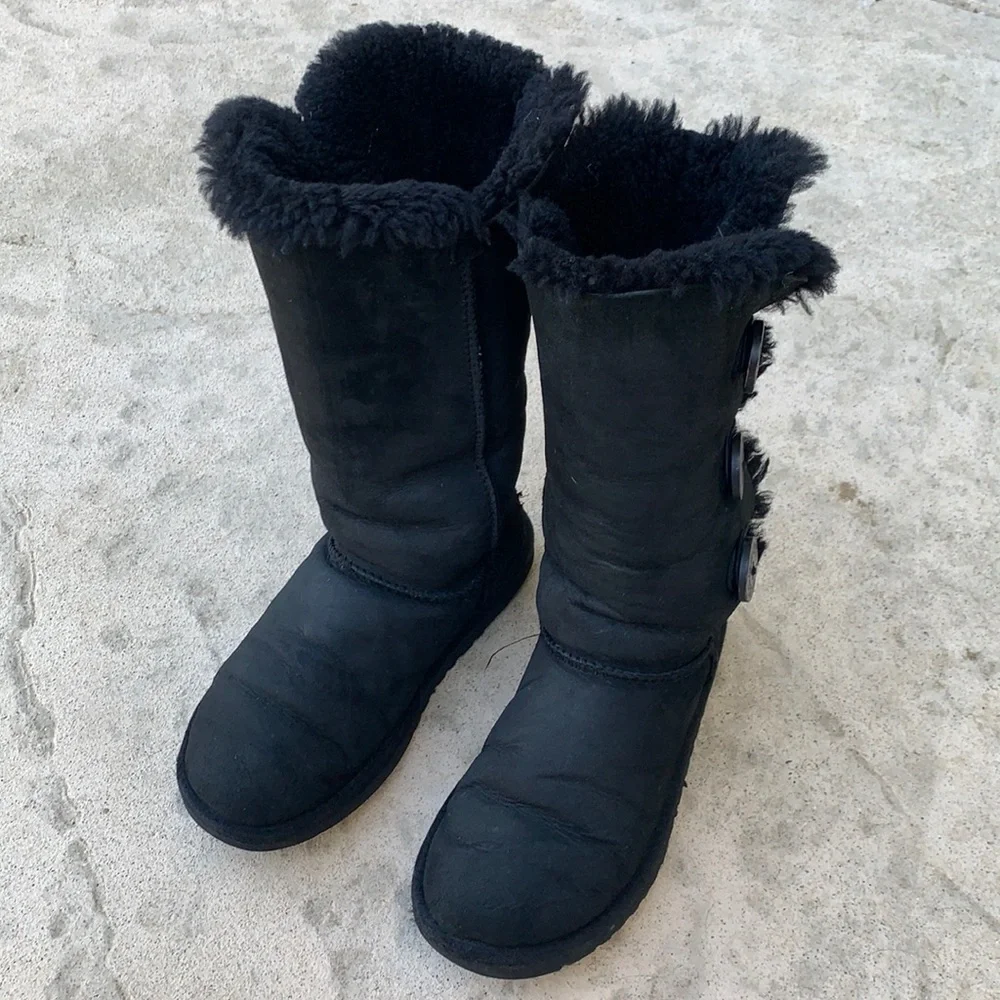 UGG Bailey Button Triplet II Black Suede Boot Sz 5